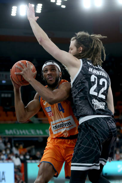 林加德与博 林加德与博